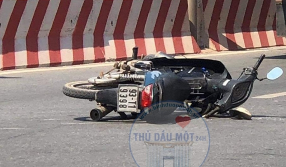 Bình Dương: Xe máy va chạm với ô tô tải, 2 ông cháu tử vong thương tâm