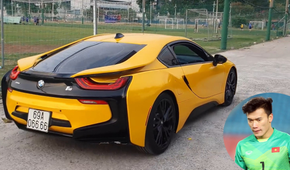 Video: Thủ môn Bùi Tiến Dũng bị bắt gặp lái xe BMW i8 biển tứ quý 6