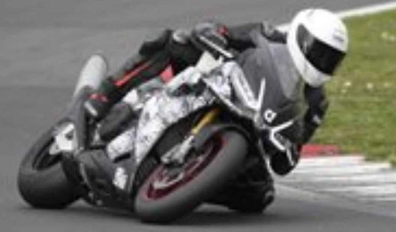 Aprilia RSV4 2021 hoàn toàn mới lộ diện với đèn pha nhỏ gọn hơn, bổ sung cánh gió khí động học