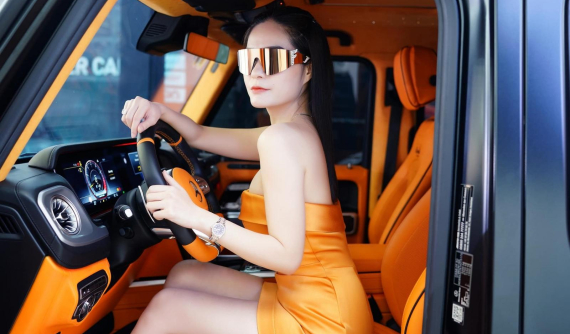 Vợ chồng Đoàn Di Băng chơi lớn khi độ lại nội thất tông cam sặc sỡ cho Mercedes-AMG G63 Edition 1