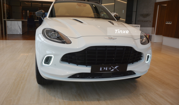 Aston Martin DBX lần đầu ra mắt tại Việt Nam với giá 16,69 tỷ đồng, cạnh tranh cùng Bentley Bentayga V8