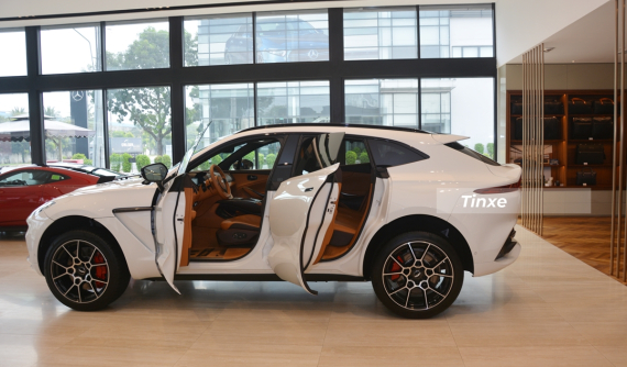 Đánh giá nhanh Aston Martin DBX - SUV đắt tiền dành cho người thích khám phá