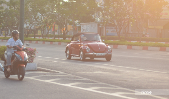 Đường phố Sài Gòn thưa thớt xe cộ trong mùng 1 Tết Nguyên đán