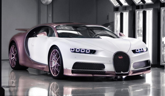 "Chồng nhà người ta" mua siêu xe Bugatti Chiron Sport màu hồng độc nhất vô nhị để tặng vợ nhân ngày Valentine