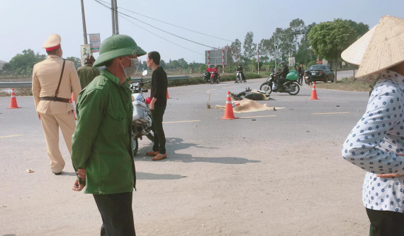 Hưng Yên: Tông ngang sườn ô tô Kia Sedona, thanh niên đi xe máy thiệt mạng vào ngày mùng 2 Tết