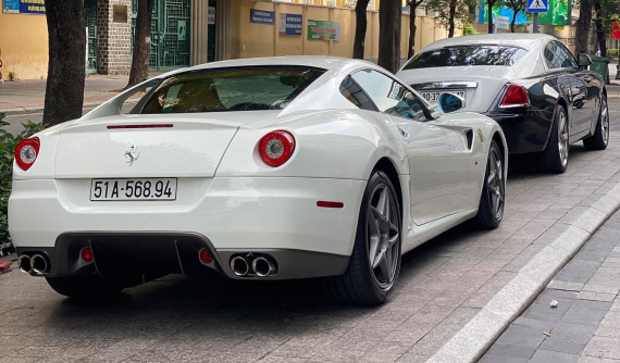 Ferrari 599 GTB độc nhất Sài thành vi vu đường phố cùng Rolls-Royce Wraith vào mùng 3 Tết