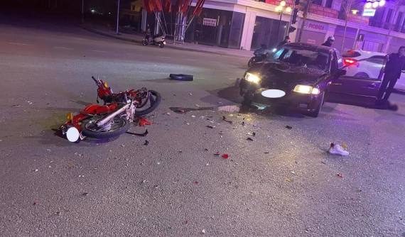 Thái Nguyên: Va chạm cùng Mazda vào tối mùng 3 Tết, thanh niên chạy xe máy bất tỉnh tại chỗ