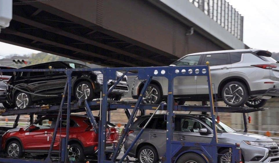 Bắt gặp Mitsubishi Outlander 2021 trên đường đến đại lý trước ngày xe ra mắt