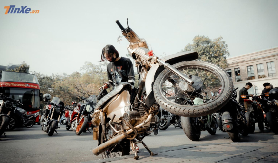 Ngắm dàn xe mô tô phân khối lớn trị giá hàng chục tỷ đồng tụ họp tại thủ đô trong dịp tết Tân Sửu