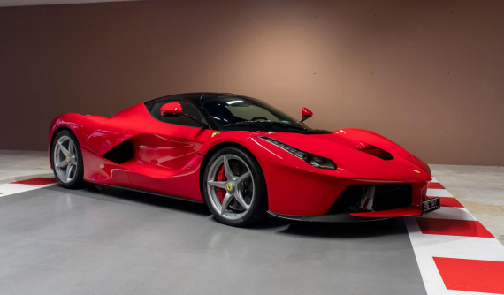 Chia tay đội Ferrari, tay đua F1 từng 4 lần vô địch thế giới rao bán luôn 5 chiếc siêu xe của thương hiệu Ý