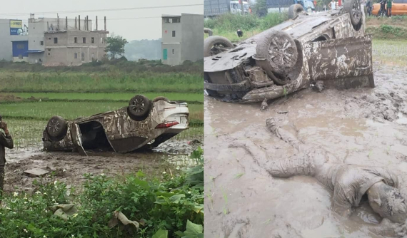 Thái Nguyên: Ô tô Hyundai Elantra cày nát ruộng lúa rồi lật ngửa
