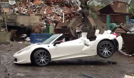 Cảnh sát bị kiện vì nghiền nát chiếc siêu xe Ferrari 458 Spider từ cách đây hơn 3 năm
