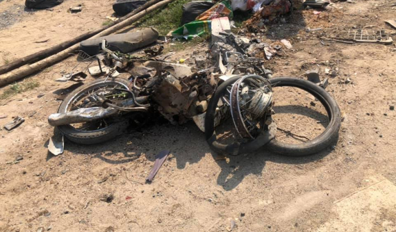 Nghệ An: Xe máy bị xe đầu kéo cán nát bét, một phụ nữ tử vong thương tâm