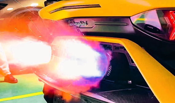 Lamborghini Aventador SVJ thứ 3 tại Việt Nam lên ống xả độ của tay lái thử xe Lamborghini huyền thoại