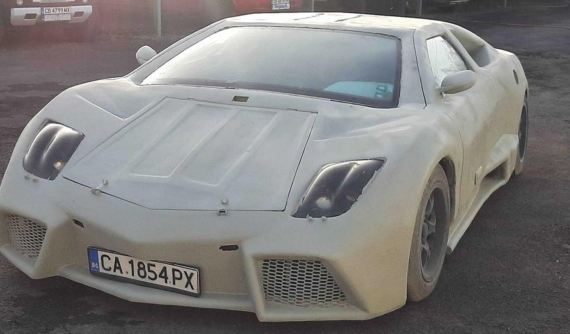 Chiếc Lamborghini Reventon "nhái dở dang" này đang tìm chủ nhân mới với giá 280 triệu đồng