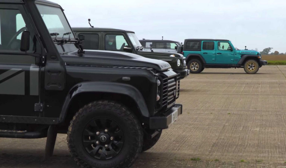 Theo dõi cuộc đua drag kịch tính giữa Jeep Wrangler, Mercedes-Benz G350d và Land Rover Defender mới lẫn cũ