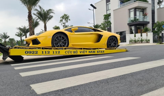 Lamborghini Aventador màu vàng rực xuất hiện tại Đồng Nai với bộ áo gây tò mò