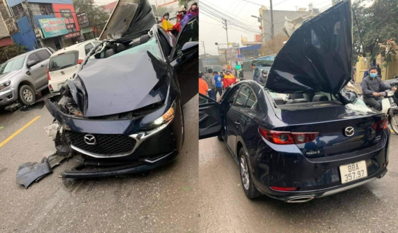 Hải Phòng: Tông vào đuôi xe tải đang đỗ, ô tô con Mazda3 bị bạt cả nóc về phía sau