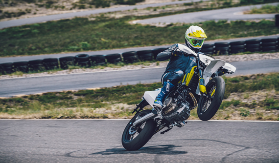 Husqvarna ra mắt phiên bản 2021 của Supermoto 701 với một số thay đổi "nhỏ nhưng có võ"