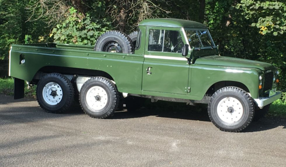 Ra đời cách đây hơn 30 năm, chiếc bán tải Land Rover 6x6 1981 này vẫn có giá bán tiền tỷ