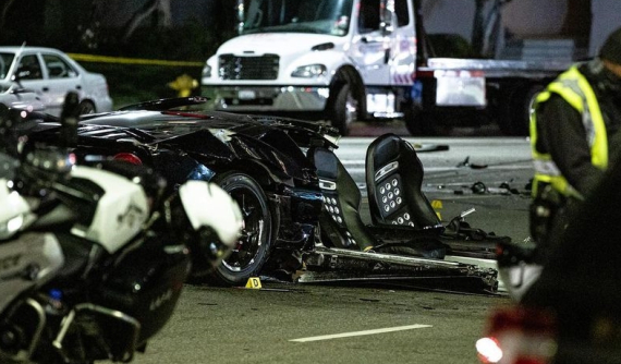 Siêu xe Ford GT đứt làm đôi sau tai nạn tốc độ cao, cư dân mạng lo cho tính mạng người ngồi trong