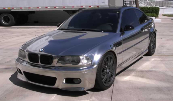 Lớp sơn crôm sáng bóng như gương của chiếc BMW M3 này hoàn toàn có thể "bóc được"