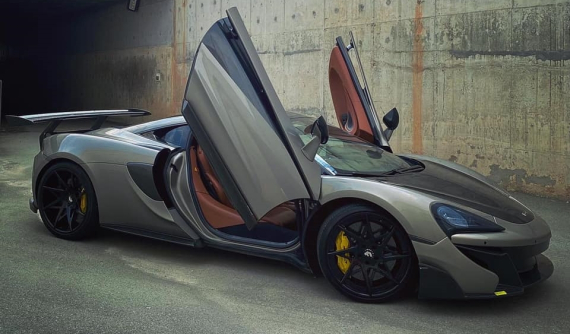 Sau Audi R8 V10 Plus, CEO 22 tuổi Tống Đông Khuê tậu McLaren 570S biển trắng độc nhất Việt Nam