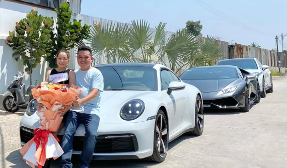 Người bán lan đột biến Hóc Môn tặng vợ Porsche 911 hơn 8 tỷ đồng nhân dịp 8/3