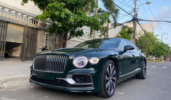 Bentley Flying Spur First Edition tiếp tục về nước với màu xanh lá cây tuyệt đẹp