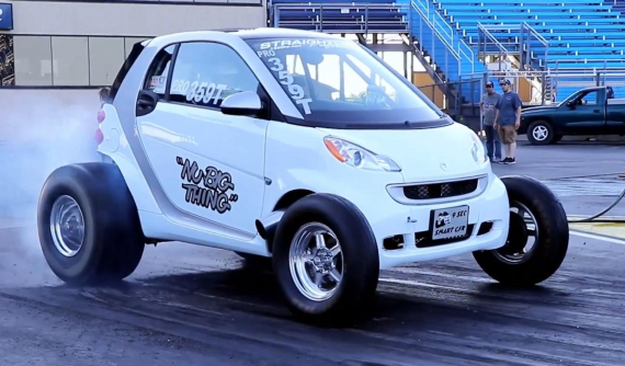 Đây là chiếc Smart Fortwo độ đua drag nhanh nhất thế giới, trang bị động cơ V8 mạnh 725 mã lực