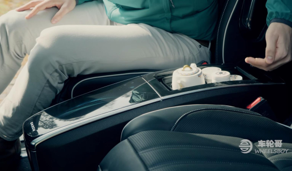 Trải nghiệm Roewe iMax8 - Mẫu MPV cỡ lớn, sang trọng, có hẳn một bộ ấm trà thi vị cho người dùng