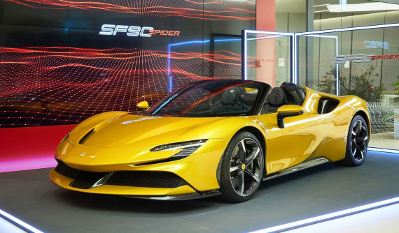 Siêu xe mui trần Ferrari SF90 Spider đầu tiên đến Hàn Quốc