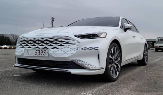 Ngắm hình ảnh "bằng xương, bằng thịt" của Kia K8 2022 tại bãi đỗ xe