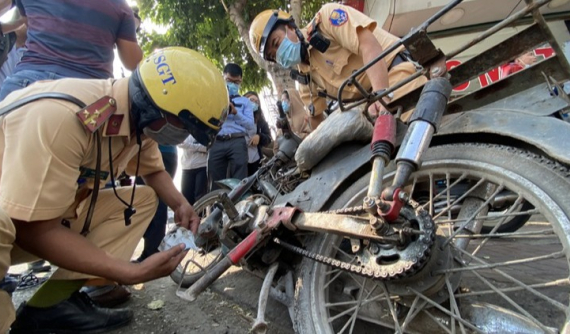 CSGT TP. HCM ra quân xử phạt xe cũ nát, xe tự chế