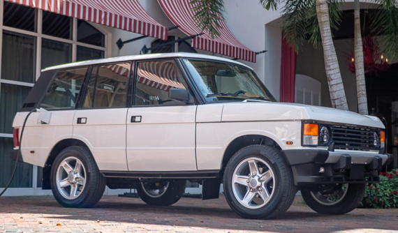 Mất 2.200 giờ để chế tạo chiếc Range Rover cổ điển, trang bị mô tơ điện Tesla này