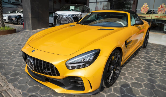Siêu xe giới hạn Mercedes-AMG GT R mui trần đầu tiên về Campuchia