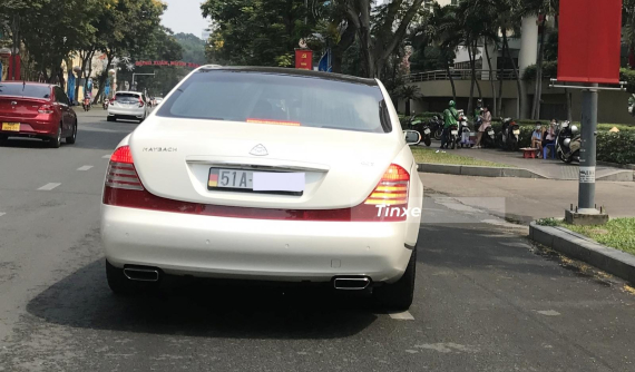 Maybach 62S màu trắng siêu hiếm tại Việt Nam của doanh nhân ngành thực phẩm tại Sài thành