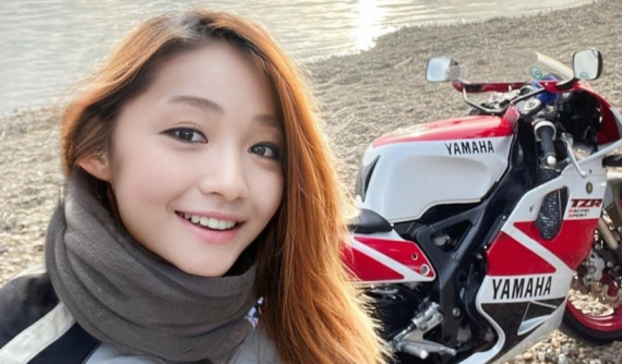 Hot girl biker Nhật Bản lộ mặt thật khiến cộng đồng mạng hết hồn