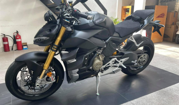 Naked bike bạc tỷ Ducati Streetfighter V4 S 2021 màu Dark Stealth được "dân chơi" đập thùng tại Việt Nam