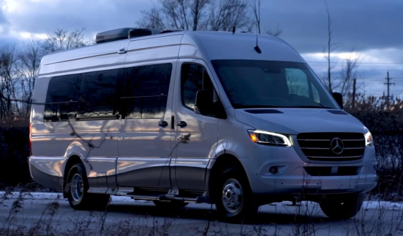 Advanced RV KISS - Mẫu xe van cắm trại đơn giản mà tiện nghi, không gian lưu trữ cực rộng