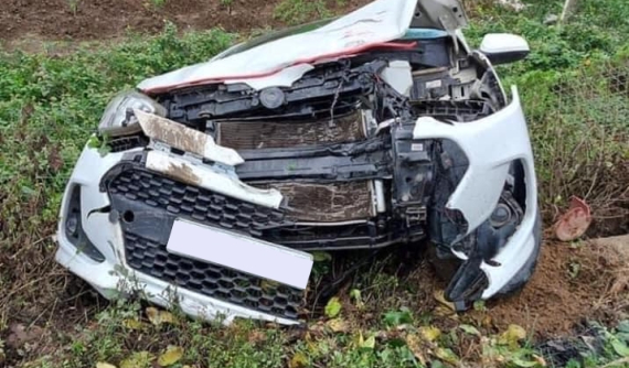 Thái Nguyên: Xe máy cùng Hyundai Grand i10 hư hỏng nặng sau va chạm, 2 người bị thương