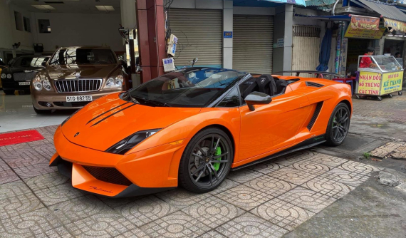 Siêu xe mui trần Lamborghini Gallardo Spyder Performante độc nhất Việt Nam thay áo mới
