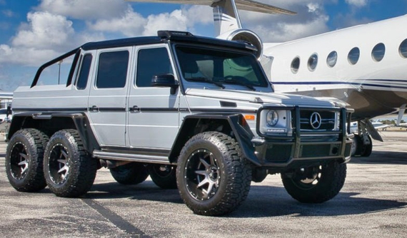 Chiếc bán tải Mercedes-AMG G63 6x6 này vốn được độ từ xe tiêu chuẩn và có giá trên 1 triệu USD