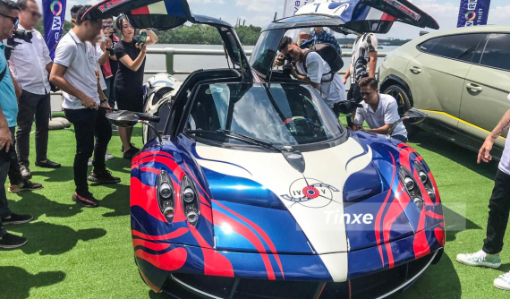 Siêu phẩm Pagani Huayra của Minh "Nhựa" chiếm trọn sóng bên dàn siêu xe trăm tỷ đồng
