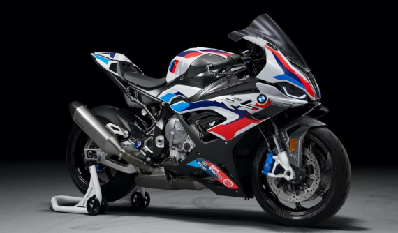 Siêu mô tô BMW M1000RR chính thức ra mắt với giá 1,335 tỷ đồng