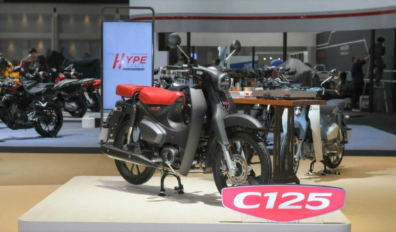 Huyền thoại Honda Super Cub đẹp hơn bao giờ hết nhờ màu đen nhám