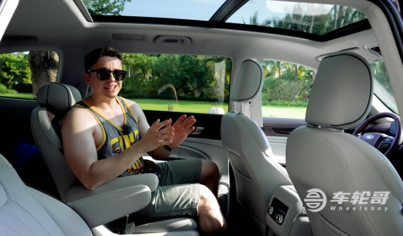 Soi cận cảnh từng chi tiết ngoại thất và nội thất của Ford Equator 2021