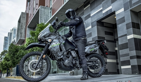 Mục sở thị Adventure "trái lớn" hoành tráng vừa chính thức cập bến Đông Nam Á mang tên Kawasaki KLR650