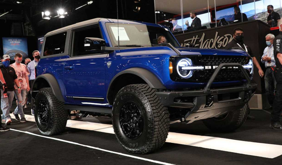 Ford Bronco 2021 mã VIN 001 được bán đấu giá trên 1 triệu đô