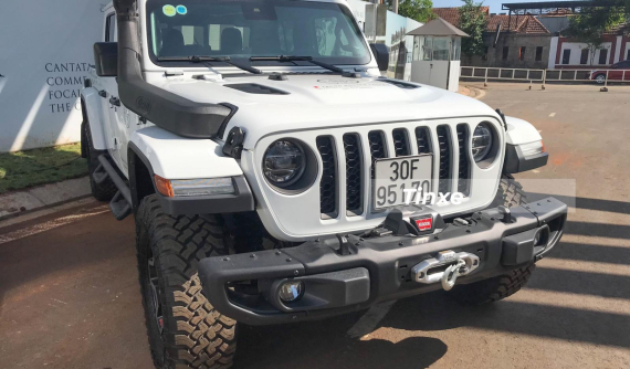 Xe bán tải Jeep Gladiator Rubicon 2020 siêu chất của Đặng Lê Nguyên Vũ được độ "hết bài"